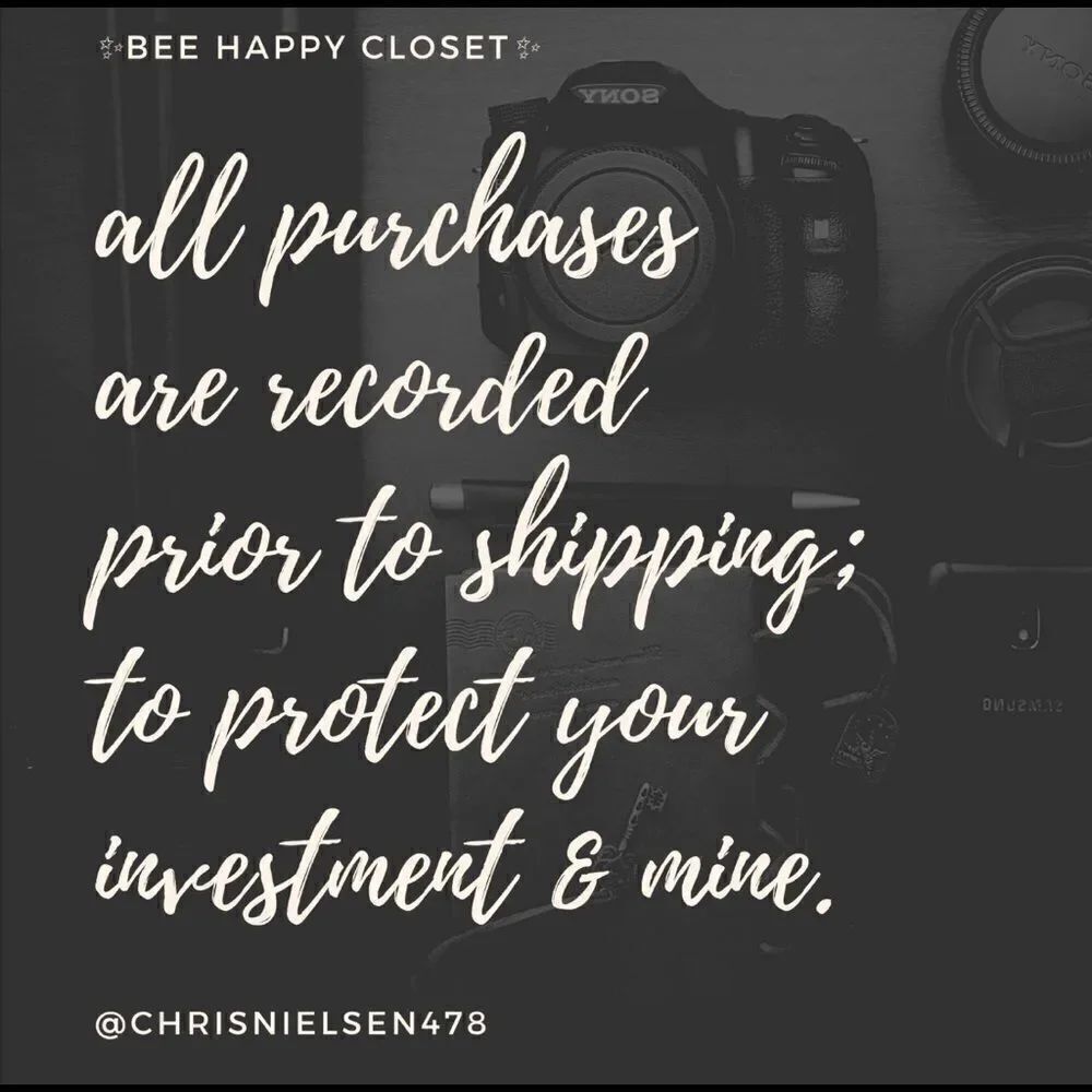 Poshers I Film all what I sell ❤️😊🥰💕